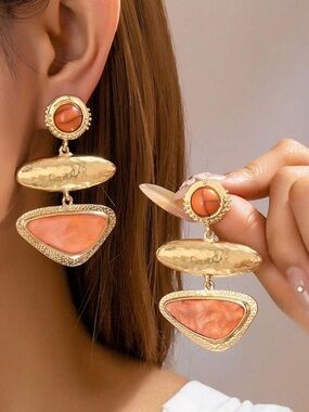 Hammered Gold Drop Earrings with Coral Inlay R 438